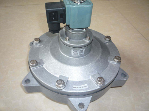 Submerged electromagnetic pulse valve